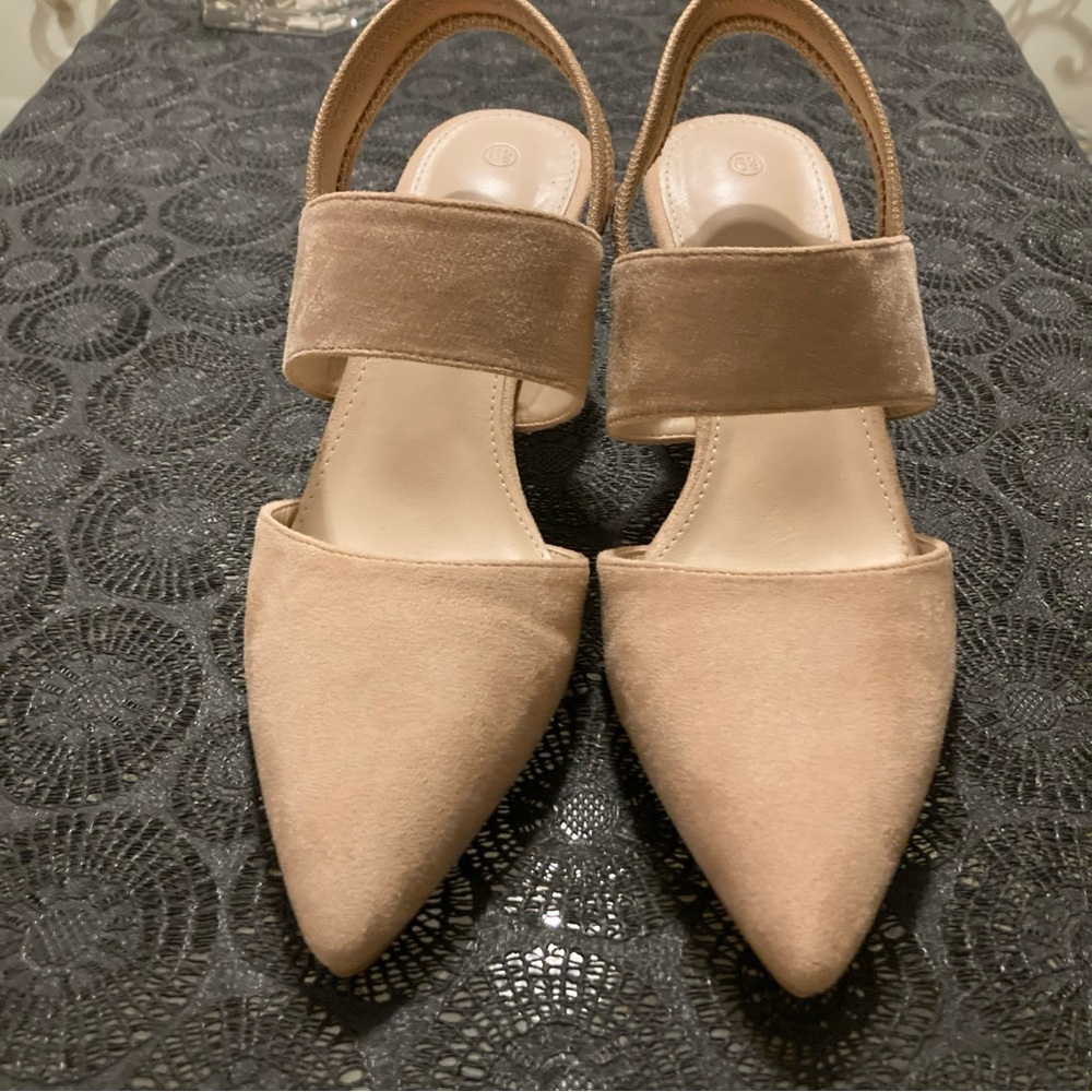 Beige Low Heel Pointy Toe Sling Back Pumps Shoes Sz 6 1/2 - Picture 2 of 7